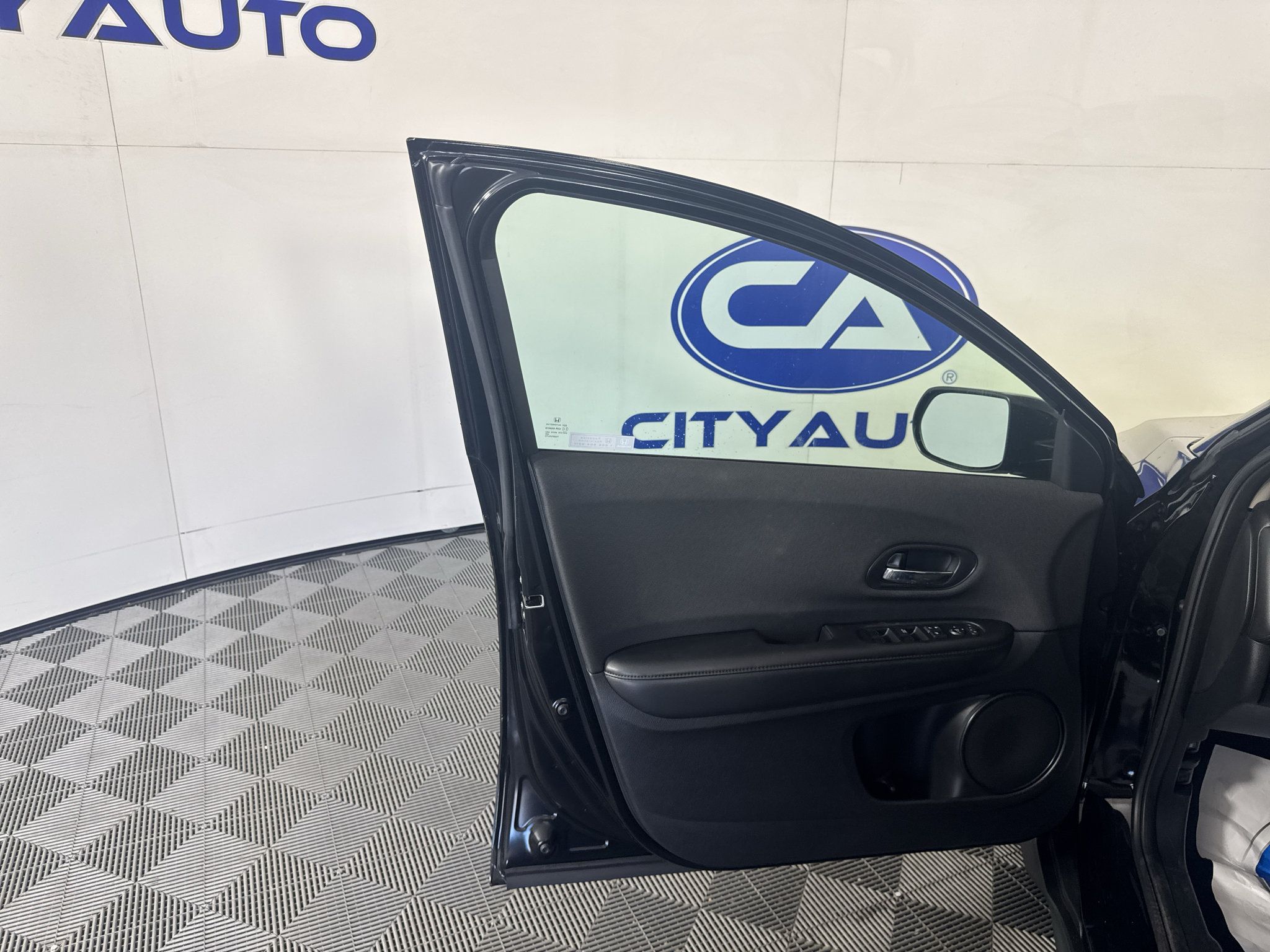 Used 2022 Honda HR-V LX image 13