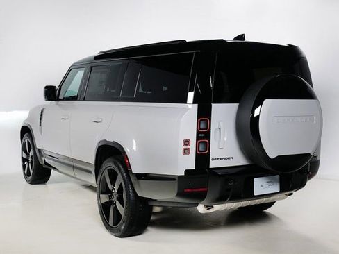 New 2026 Land Rover Defender 130 X-Dynamic SE image 33