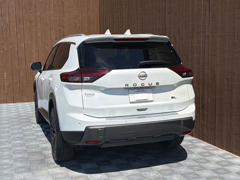 Used 2025 Nissan Rogue SL w/ Tech Package FWD image 17