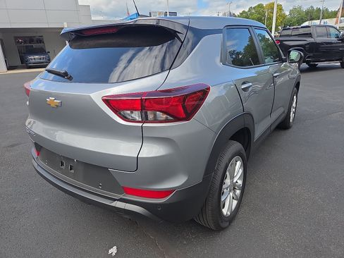 Used 2025 Chevrolet TrailBlazer LS w/ LS Convenience Package AWD/4WD image 3