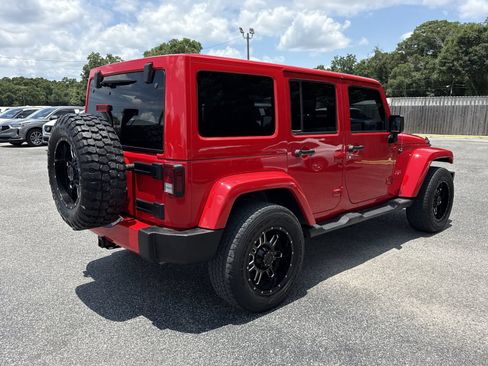 Used 2018 Jeep Wrangler Unlimited Sahara w/ Max Tow Package AWD/4WD image 5