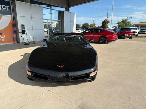 Used 1999 Chevrolet Corvette Convertible w/ Memory Pkg RWD image 2