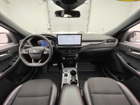 Used 2024 Ford Escape ST-Line w/ Tech Pack #1 AWD/4WD image 3