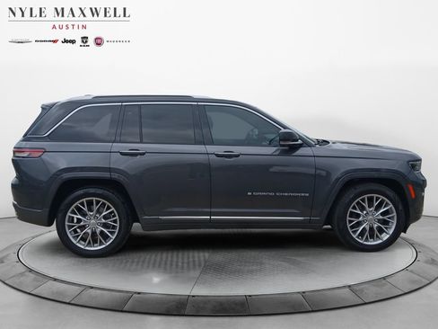 Used 2022 Jeep Grand Cherokee Summit w/ Luxury Tech Group V AWD/4WD image 17