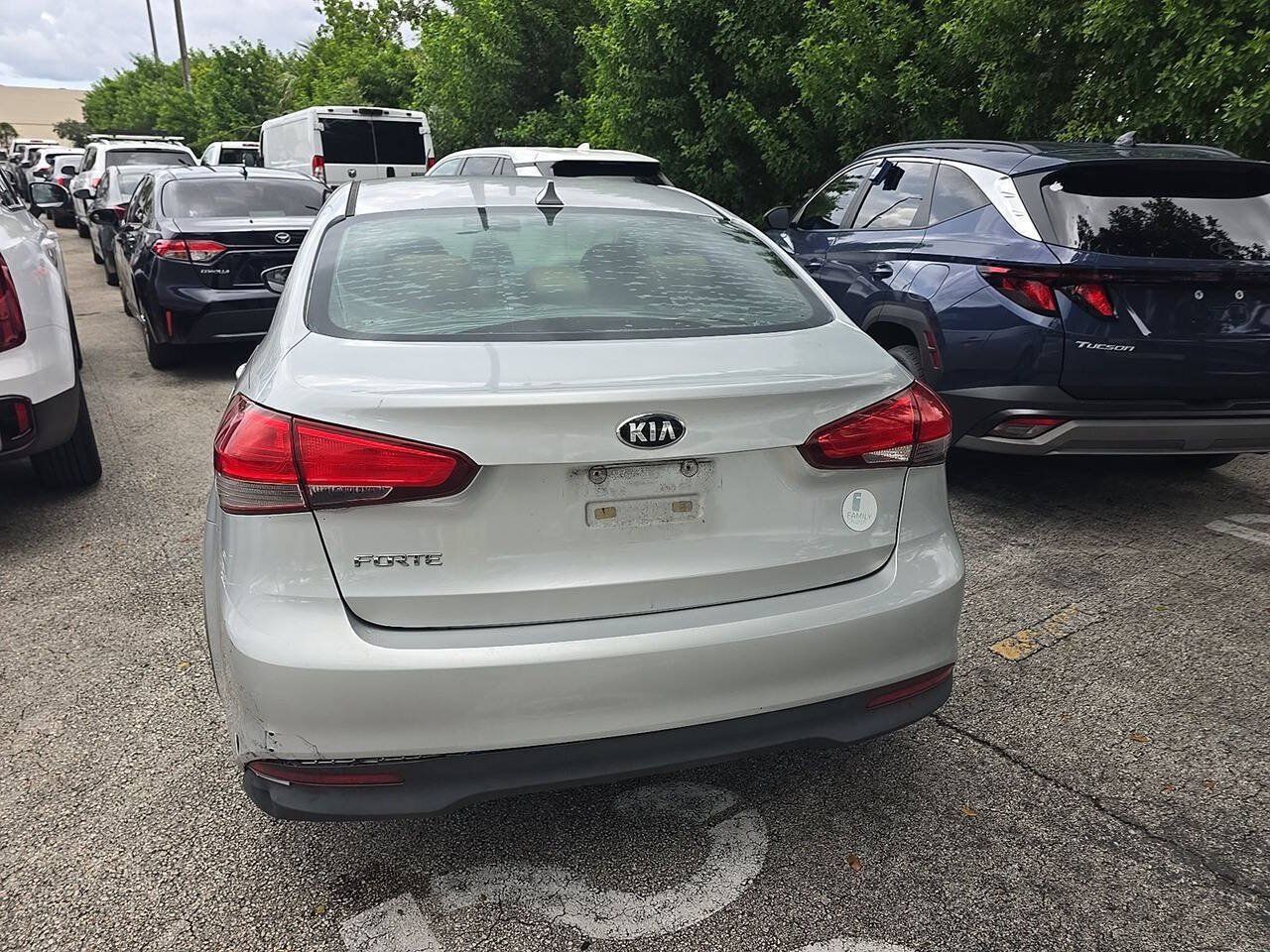 Used 2017 Kia Forte LX FWD image 2