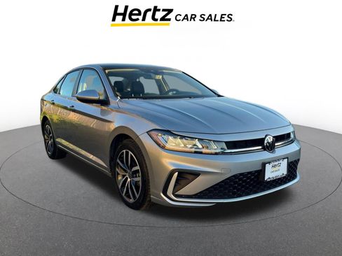 Used 2025 Volkswagen Jetta SE image 1