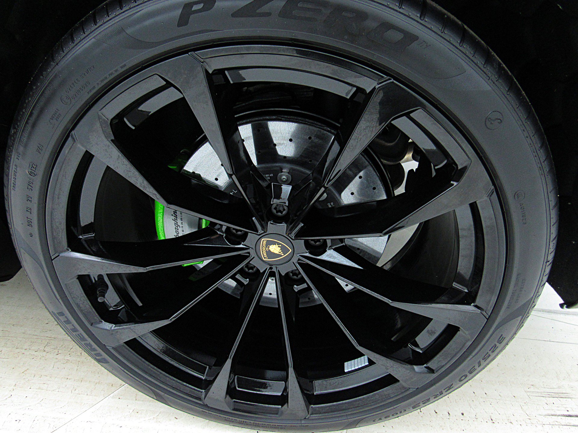 Used 2022 Lamborghini Urus AWD/4WD image 59