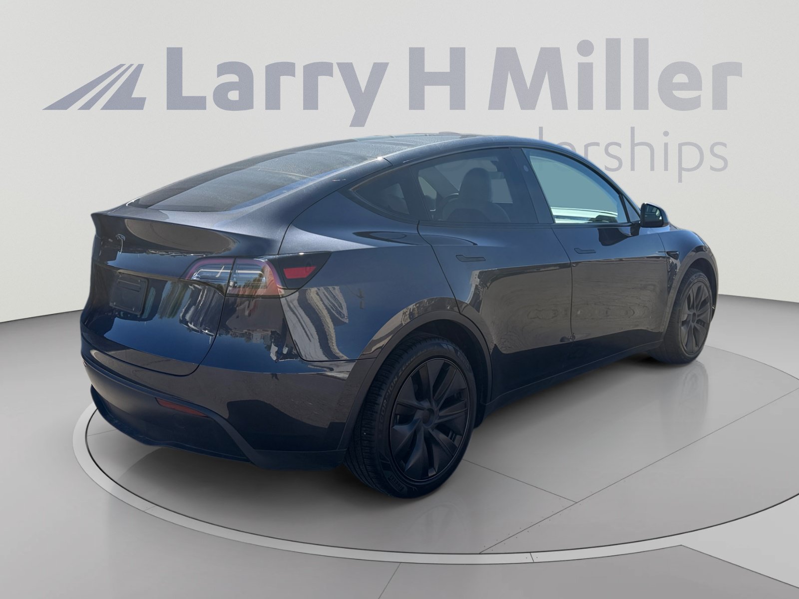 Used 2024 Tesla Model Y Long Range RWD image 5