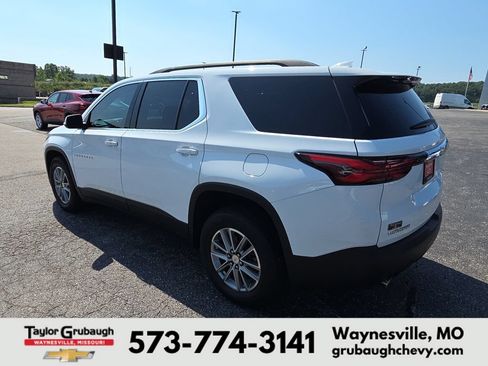 Used 2023 Chevrolet Traverse LT FWD image 6