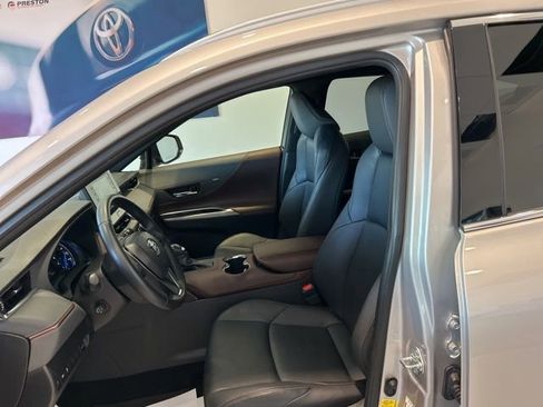 Used 2022 Toyota Venza XLE AWD/4WD image 13