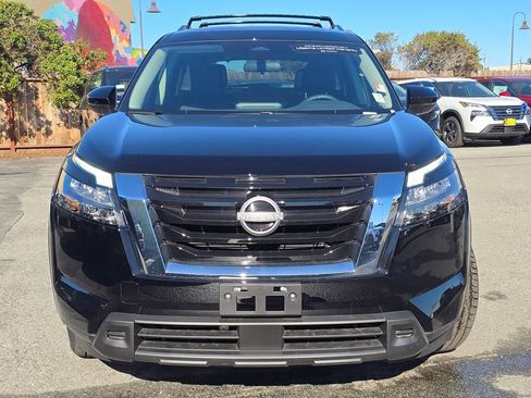 New 2025 Nissan Pathfinder SV w/ SV Premium Package image 28