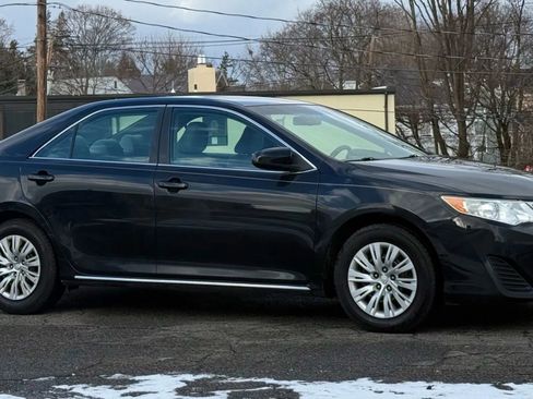 Used 2012 Toyota Camry L image 5