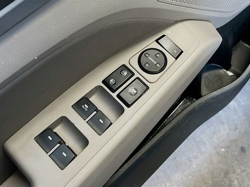 Used 2020 Hyundai Elantra Value Edition image 17