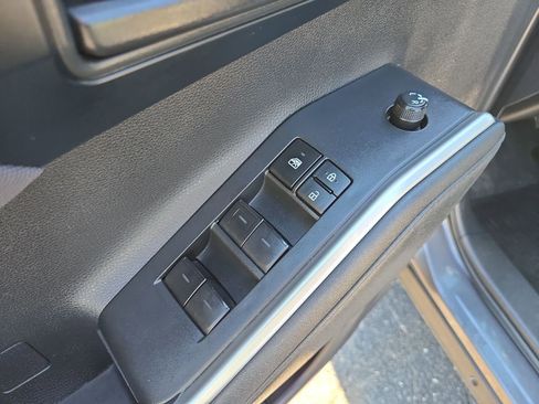 Used 2024 Toyota Highlander LE image 11