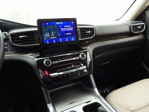 Used 2022 Ford Explorer Limited w/ Equipment Group 301A image 18