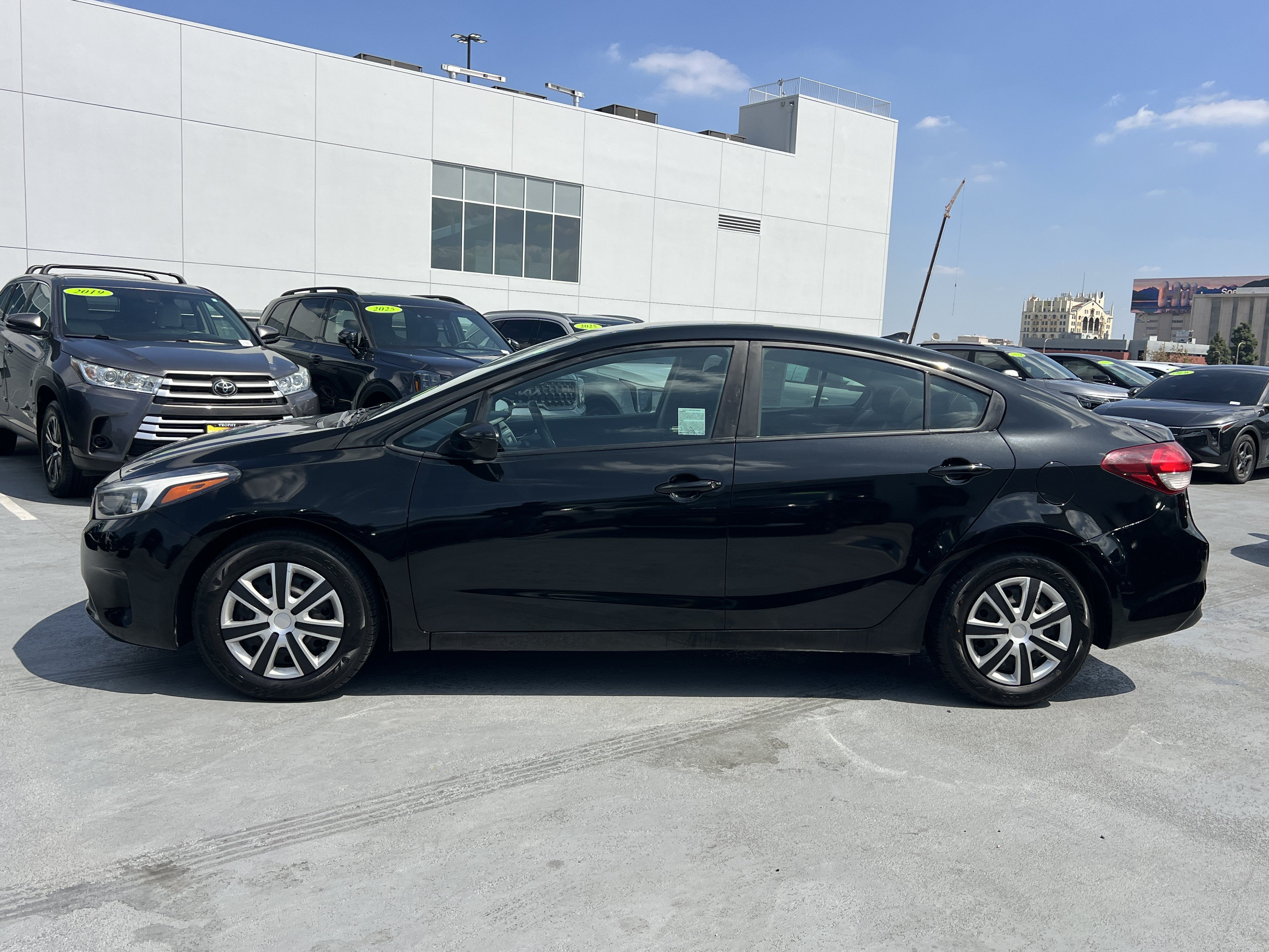 Used 2017 Kia Forte LX FWD image 3