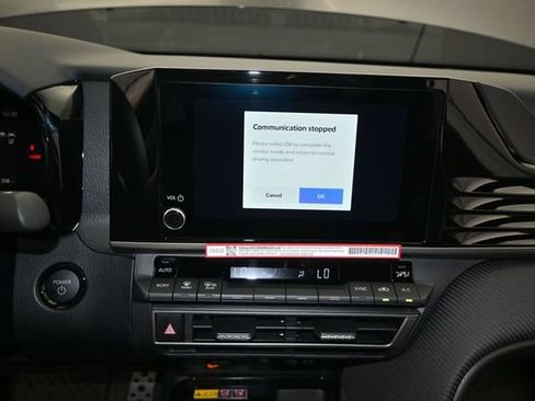New 2026 Toyota Camry Hybrid FWD image 7