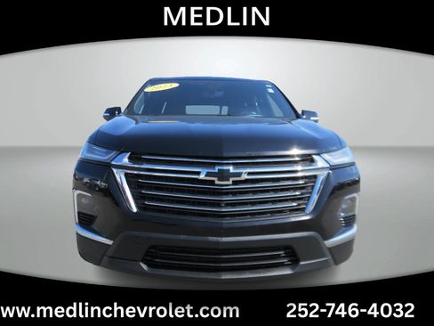 Used 2023 Chevrolet Traverse LT w/ LT Premium Package FWD image 3