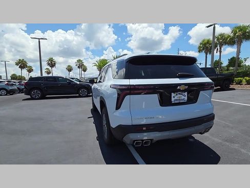 New 2026 Chevrolet Traverse LT w/ Driver Confidence Package AWD/4WD image 19
