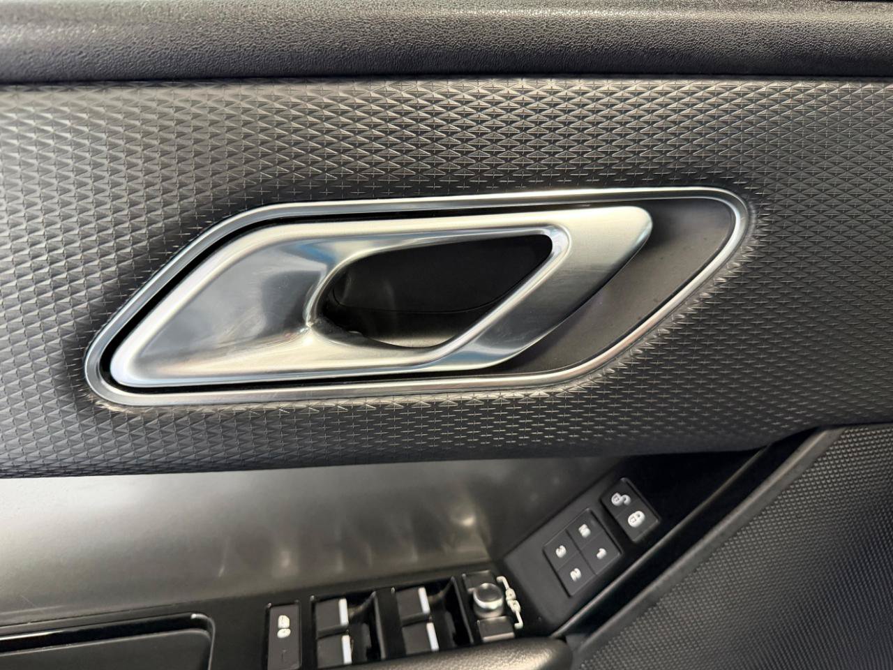 Used 2018 Land Rover Range Rover Velar S AWD/4WD image 12