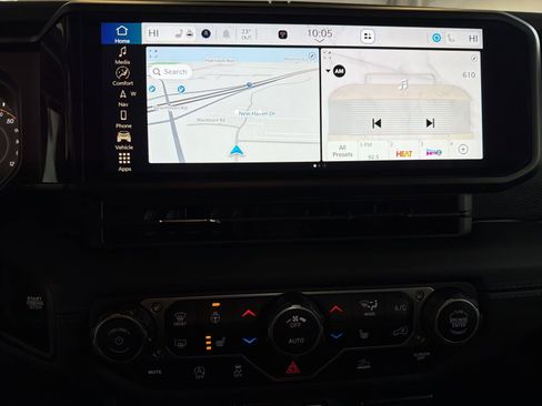 Used 2024 Jeep Wrangler Unlimited Rubicon w/ Technology Group image 26