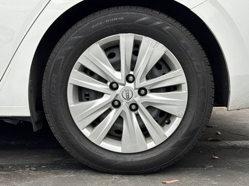 Used 2024 Nissan Sentra S FWD image 4