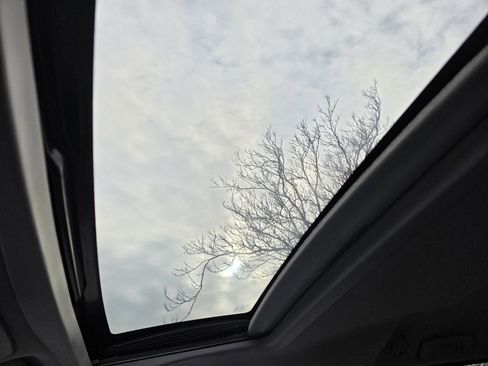 Used 2017 Toyota Sienna XLE image 10