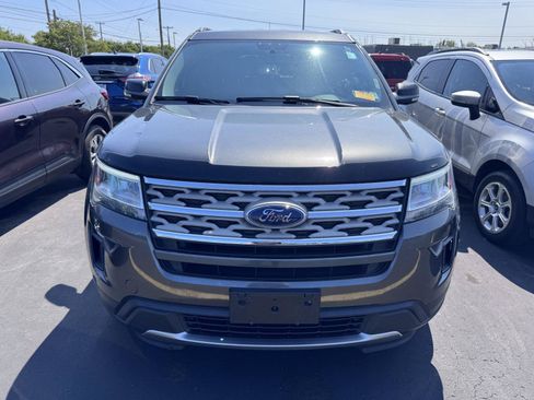 Used 2018 Ford Explorer XLT w/ Equipment Group 201A AWD/4WD image 2