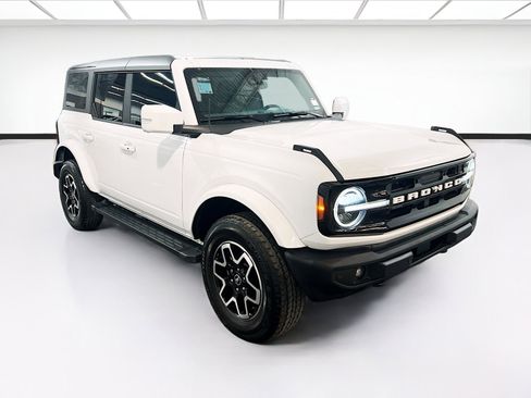 Used 2023 Ford Bronco Outer Banks AWD/4WD image 3