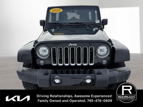 Used 2018 Jeep Wrangler Unlimited Sahara w/ Connectivity Group image 2
