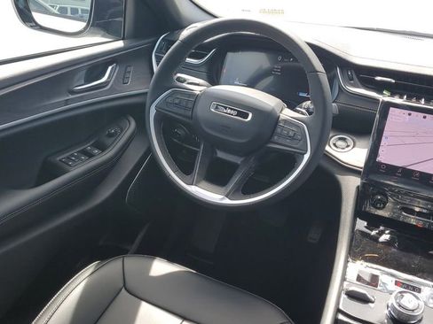 New 2025 Jeep Grand Cherokee Limited w/ Black Appearance Package image 13