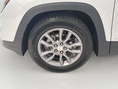 Used 2022 GMC Terrain SLT AWD/4WD image 27