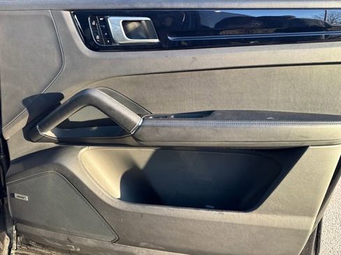 Used 2019 Porsche Cayenne S image 28