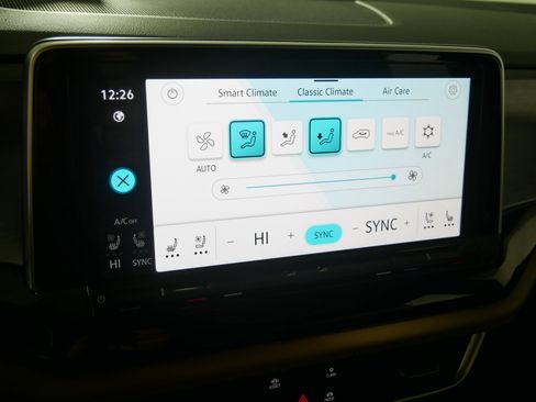 Certified 2025 Volkswagen Atlas Cross Sport SE image 23