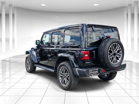 Used 2023 Jeep Wrangler Unlimited Sahara w/ Cold Weather Group AWD/4WD image 5