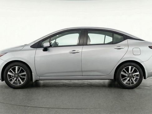Used 2025 Nissan Versa SV FWD image 4