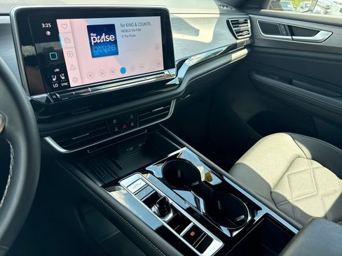 Certified 2025 Volkswagen Atlas Cross Sport SE AWD/4WD image 18