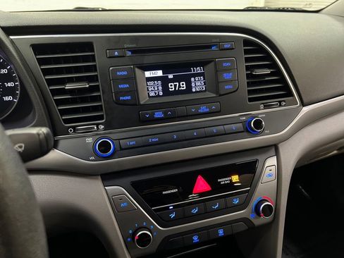 Used 2017 Hyundai Elantra SE image 19