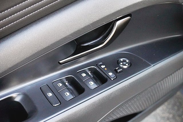 Certified 2025 Hyundai Elantra Sport FWD image 32