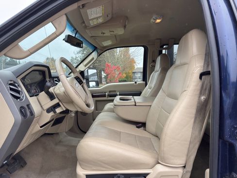 Used 2010 Ford F250 Lariat image 9