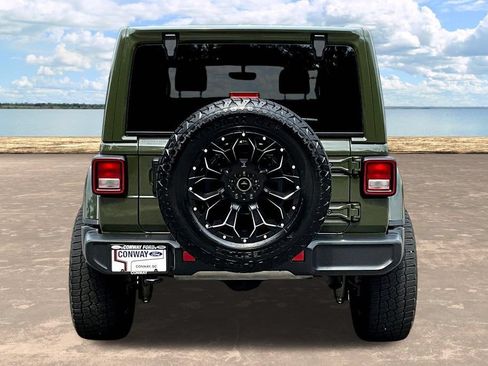 Used 2022 Jeep Wrangler Unlimited Sahara AWD/4WD image 7