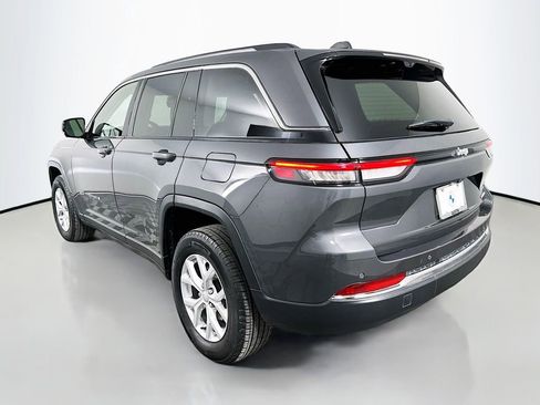 Used 2024 Jeep Grand Cherokee Limited w/ Luxury Tech Group II image 7