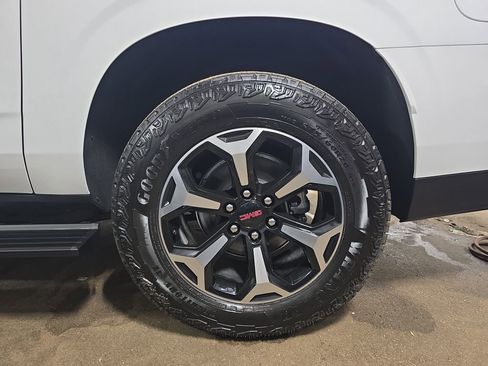 New 2026 GMC Yukon XL AT4 AWD/4WD image 38