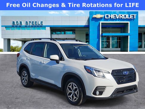 Used 2023 Subaru Forester Premium image 1