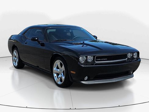 Used 2014 Dodge Challenger SXT Plus RWD image 2