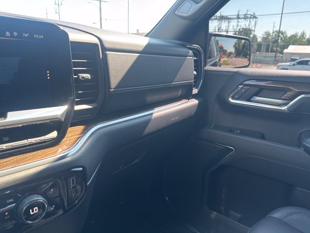 Used 2023 Chevrolet Silverado 1500 LT w/ Leather Package AWD/4WD image 39