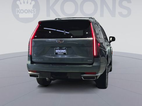 Used 2024 Cadillac Escalade Premium Luxury AWD/4WD image 12
