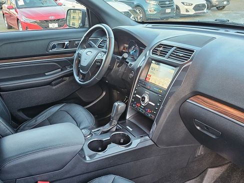 Used 2019 Ford Explorer Limited w/ Class III Trailer Tow Package image 11