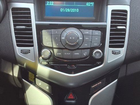 Used 2014 Chevrolet Cruze LT image 17