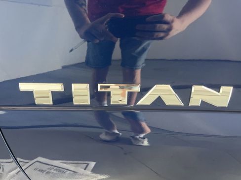 Used 2017 Nissan Titan SV AWD/4WD image 30